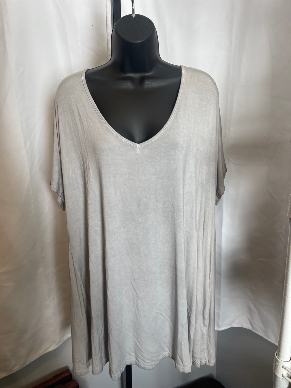 Andree Light Gray V-Neck Tunic Top